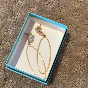 Elegant gold earrings